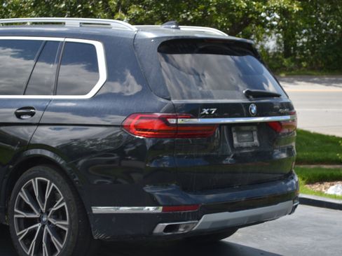 Used 2021 BMW X7 xDrive40i w/ Dynamic Handling Package AWD/4WD image 3