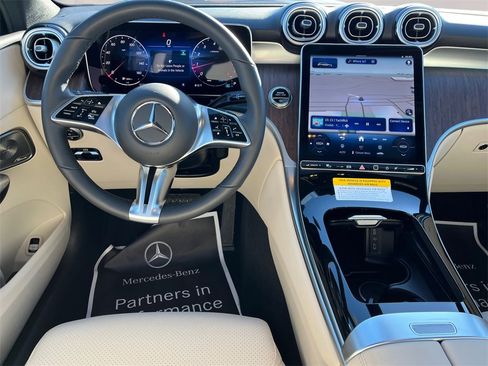 Certified 2025 Mercedes-Benz GLC 300 4MATIC image 7