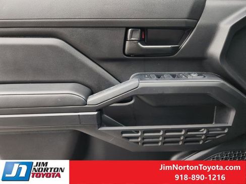 Used 2025 Toyota Tacoma SR AWD/4WD image 23