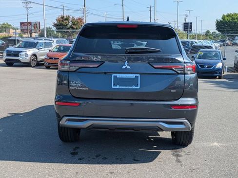New 2025 Mitsubishi Outlander SE image 4