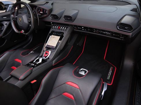 Used 2021 Lamborghini Huracan EVO RWD image 7