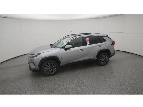 Used 2023 Toyota RAV4 XLE Premium AWD/4WD image 2