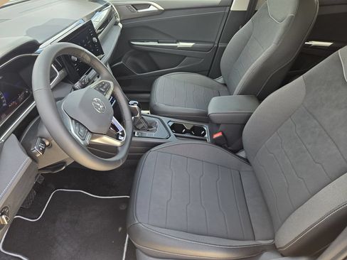 New 2026 Volkswagen Taos SE FWD image 12