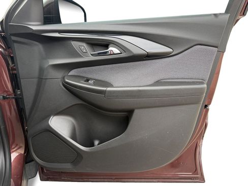 Used 2022 Chevrolet TrailBlazer LT w/ LPO, Blackout Package image 21