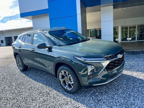 New 2025 Chevrolet Trax LT w/ Driver Confidence Package image 8