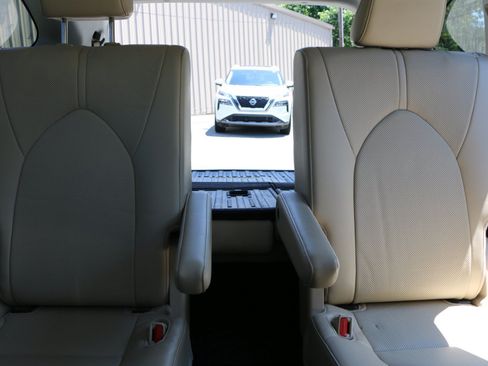 Used 2022 Toyota Highlander Limited FWD image 30