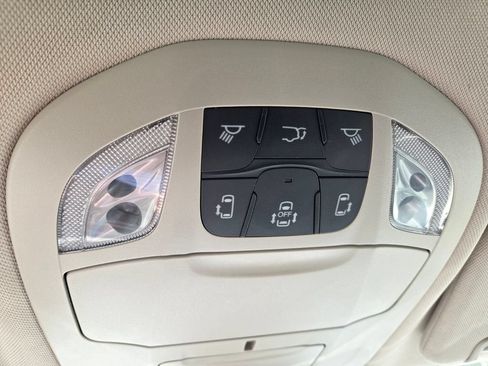 Used 2024 Chrysler Pacifica Touring-L FWD image 34