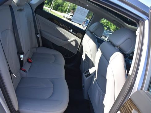 Used 2016 Hyundai Sonata Limited w/ Option Group 02 FWD image 17