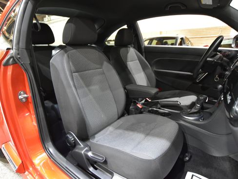 Used 2019 Volkswagen Beetle 2.0T S image 33