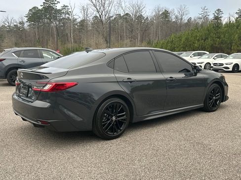 Used 2025 Toyota Camry SE image 11