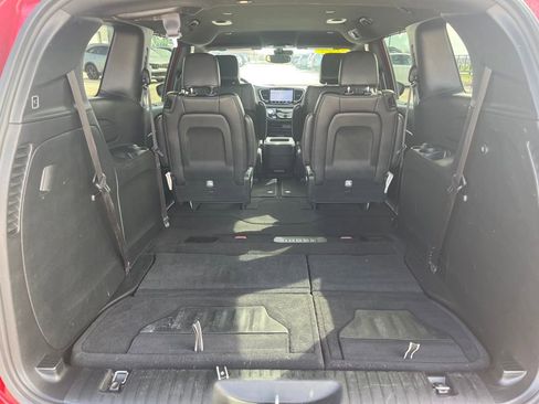 Used 2025 Chrysler Pacifica Select image 29