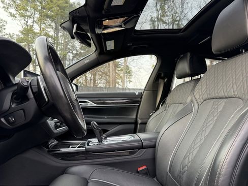 Used 2022 BMW 750i xDrive w/ Executive Package image 14