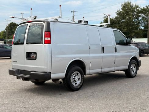 Used 2017 Chevrolet Express 2500 RWD image 9