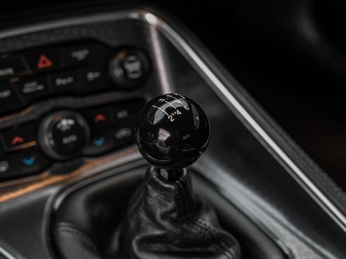 Used 2018 Dodge Challenger R/T Scat Pack w/ Leather Interior Group image 26