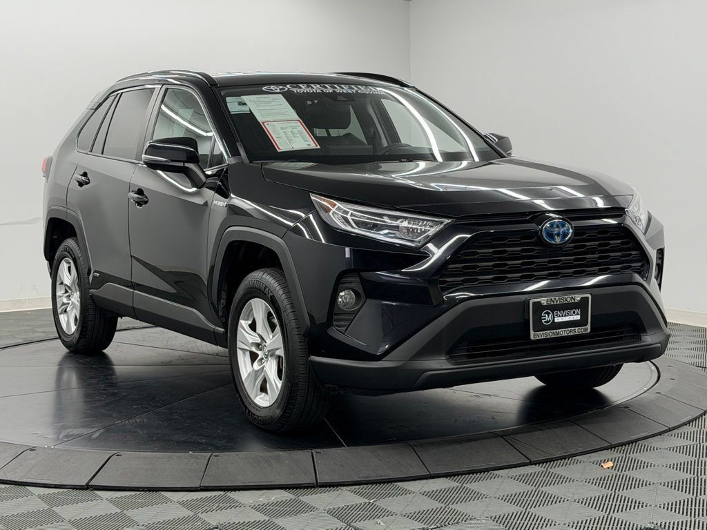 Certified 2021 Toyota RAV4 XLE w/ Carpet Mat Package (TMS) AWD/4WD image 8