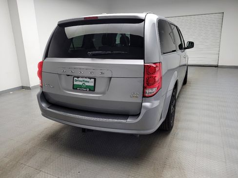 Used 2019 Dodge Grand Caravan SXT image 7