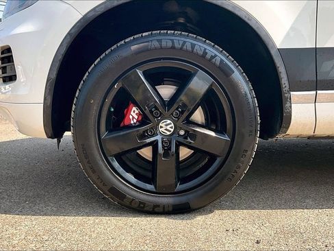 Used 2011 Volkswagen Touareg VR6 AWD/4WD image 12