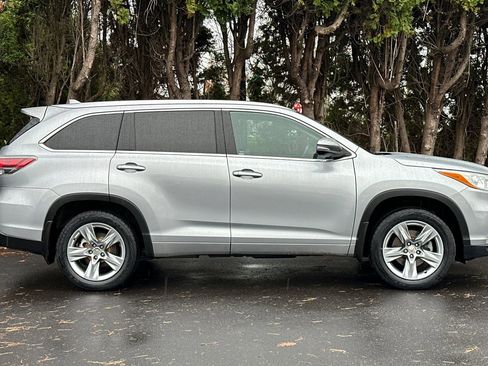 Used 2014 Toyota Highlander Limited image 3