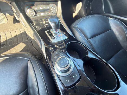 Used 2017 INFINITI QX30 AWD image 16