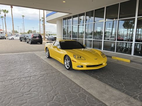 Used 2007 Chevrolet Corvette Coupe w/ Preferred Equipment Group RWD image 5