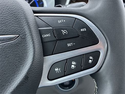 Used 2023 Chrysler Pacifica Limited image 27