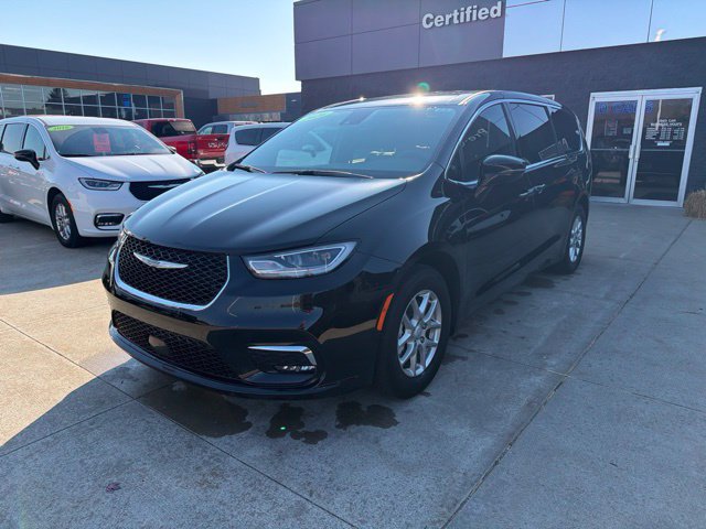 Used 2026 Chrysler Pacifica Select FWD image 3