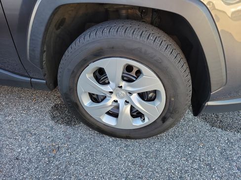 Used 2021 Toyota RAV4 LE image 7