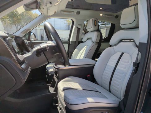 Used 2023 Rivian R1T Adventure image 16