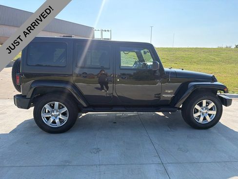 Used 2015 Jeep Wrangler Unlimited Sahara AWD/4WD image 4