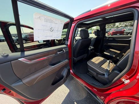 New 2026 GMC Acadia Denali Ultimate AWD/4WD image 32