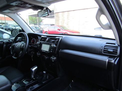 Used 2019 Toyota 4Runner TRD Off-Road Premium AWD/4WD image 11
