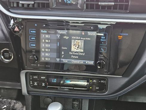 Used 2018 Toyota Corolla SE w/ SE Premium Package image 17