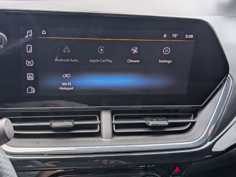 Used 2025 Chevrolet Trax RS w/ Driver Confidence Package FWD image 19