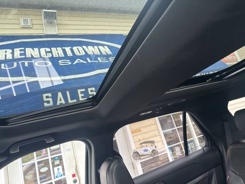 Used 2018 Ford Explorer XLT w/ Equipment Group 202A AWD/4WD image 13
