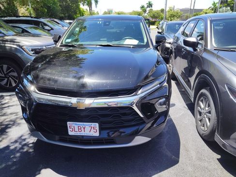 Used 2025 Chevrolet Blazer LT AWD/4WD image 2