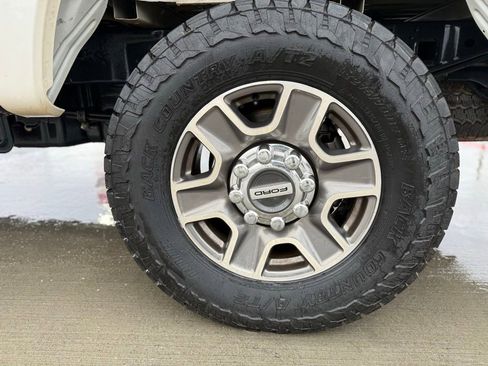 Used 2024 Ford F250 Lariat image 10