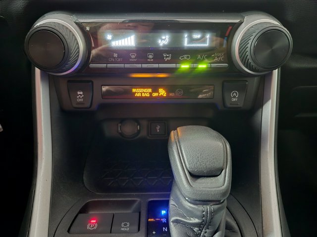 Certified 2021 Toyota RAV4 LE AWD/4WD image 24