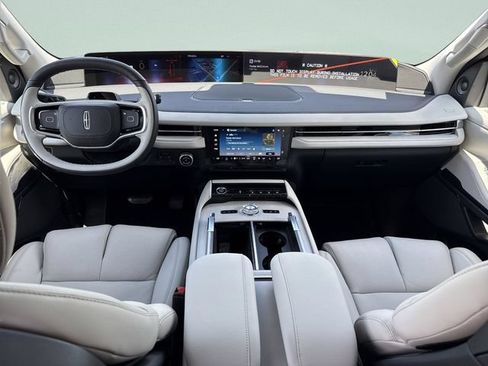 New 2026 Lincoln Navigator Premiere AWD/4WD image 21