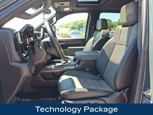Used 2025 Chevrolet Silverado 2500 ZR2 w/ Technology Package AWD/4WD image 2