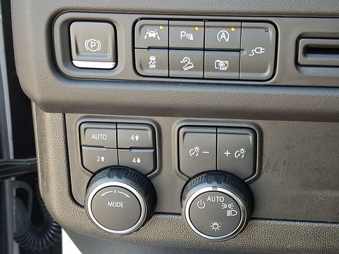 Used 2022 Chevrolet Tahoe Z71 w/ Luxury Package image 26