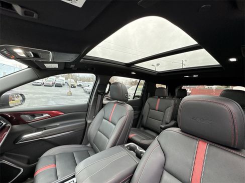 Used 2025 Chevrolet Traverse RS image 22
