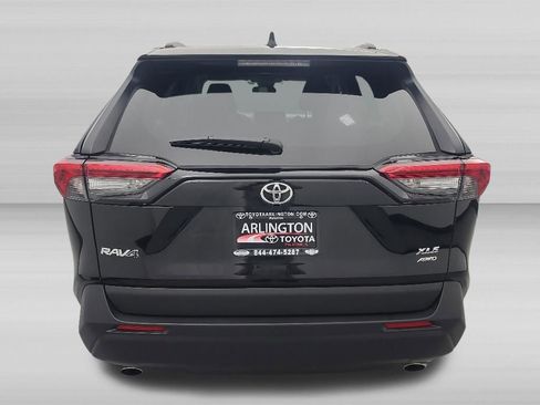 Used 2025 Toyota RAV4 XLE AWD/4WD image 6