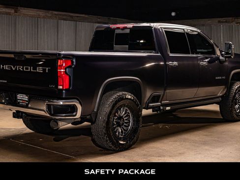 Used 2024 Chevrolet Silverado 3500 LTZ w/ LTZ Convenience Package image 9