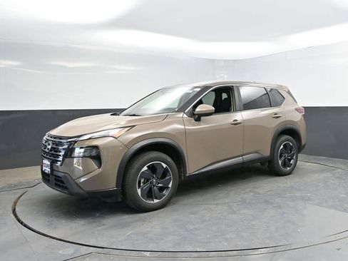 Used 2025 Nissan Rogue SV AWD/4WD image 5
