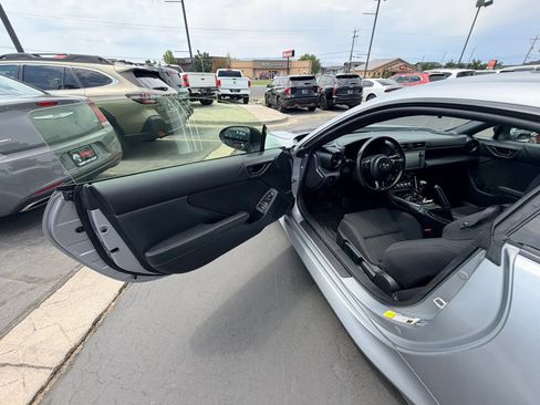 Used 2023 Toyota GR86 w/ ALL Weather Mat Package (TMS) RWD image 10