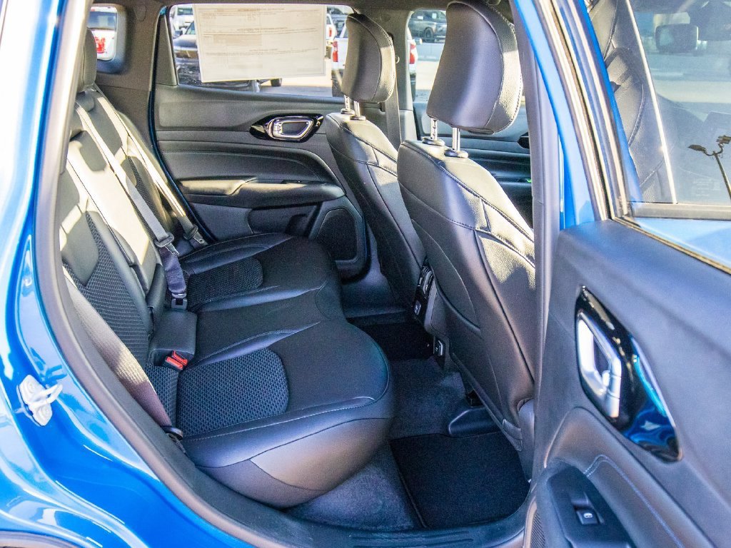 Used 2026 Jeep Compass Latitude AWD/4WD image 19