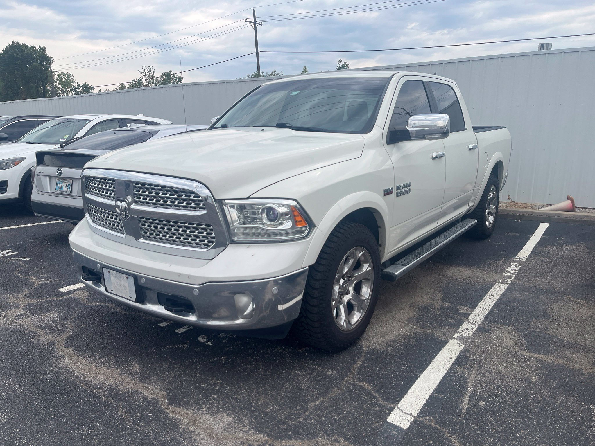 Used 2017 RAM 1500 Laramie w/ Convenience Group AWD/4WD image 3