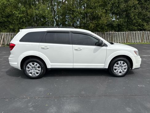 Used 2016 Dodge Journey SE w/ Comfort/Convenience Group AWD/4WD image 2