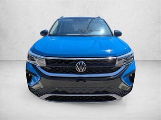 Used 2024 Volkswagen Taos SE w/ Panoramic Sunroof Package FWD video 2