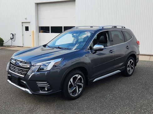 Used 2023 Subaru Forester Touring AWD/4WD image 3